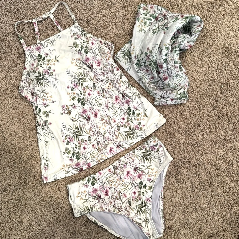 Tankini w/ matching sarong - Picture 3 of 6